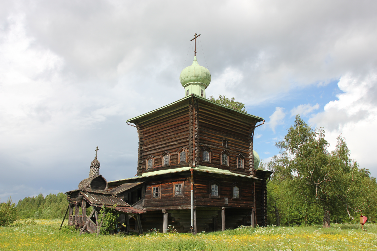 Верхне-Моломская церковь (деревянная)