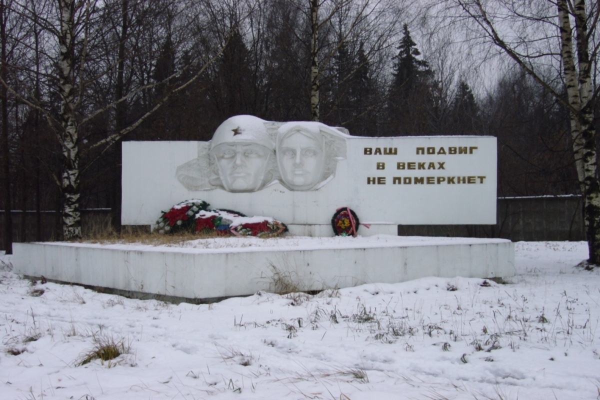 Памятник погибшим воинам-садаковцам